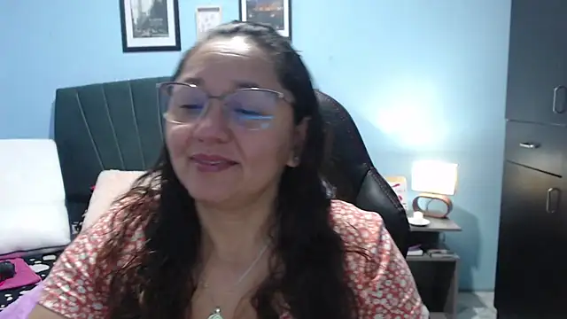 Snapshot of AngelRouss chatting on 03/06/25, 09:20 AngelRouss online show from 03/06/25, 09:20