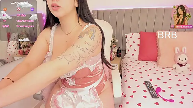 Snapshot of vanesa_moon__ chatting on 07/04/26, 12:17 vanesa moon online show from 07/04/26, 12:17