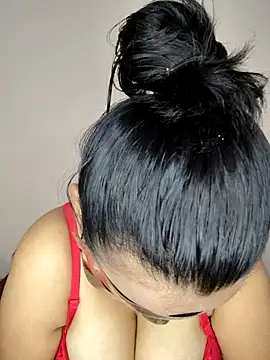 Riya Stream01 online show from 02/05/25, 04:58