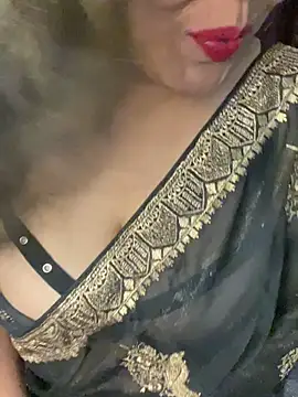 Snapshot of hot_menka chatting on 02/03/25, 10:03 hot menka online show from 02/03/25, 10:03