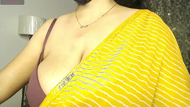 hot menka online show from 02/10/26, 04:00