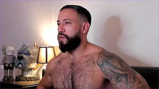 Snapshot of BradLeon_ chatting on 12/04/25, 04:22 BradLeon online show from 12/04/25, 04:22