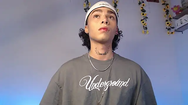 Snapshot of seven7xis chatting on 03/16/25, 04:52 seven7xis online show from 03/16/25, 04:52