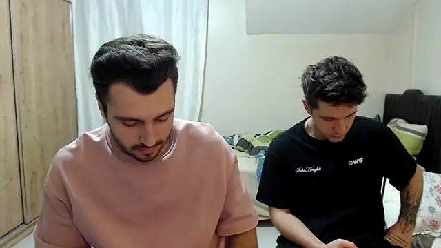 handsomeee04 online show from 09/08/25, 07:57