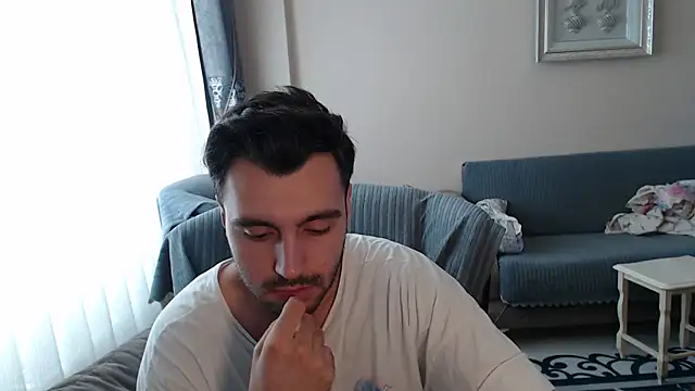 handsomeee04 online show from 09/28/25, 12:43