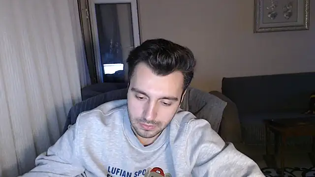 handsomeee04 online show from 10/13/25, 09:04