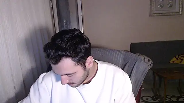 handsomeee04 online show from 10/18/25, 01:52