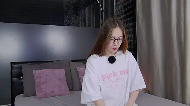 SashaMeow online show from 11/06/25, 04:19