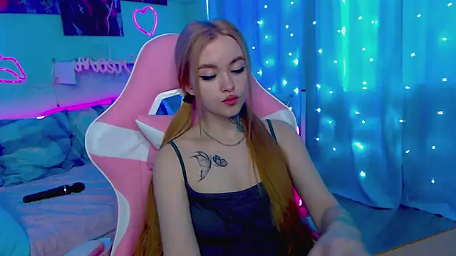 Snapshot of Naughty_Mable chatting on 01/30/25, 06:24 Naughty Mable online show from 01/30/25, 06:24