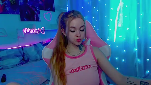 Snapshot of Naughty_Mable chatting on 02/05/25, 06:56 Naughty Mable online show from 02/05/25, 06:56