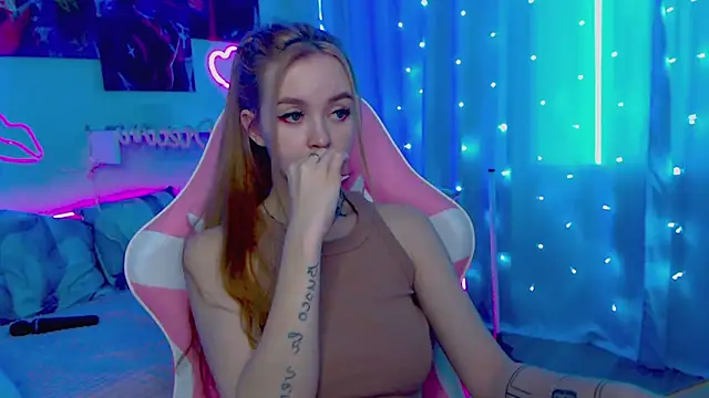 Snapshot of Naughty_Mable chatting on 02/15/25, 07:06 Naughty Mable online show from 02/15/25, 07:06