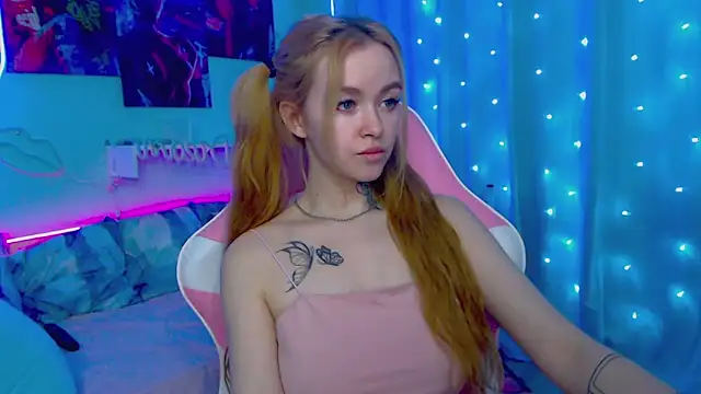 Snapshot of Naughty_Mable chatting on 02/28/25, 03:59 Naughty Mable online show from 02/28/25, 03:59