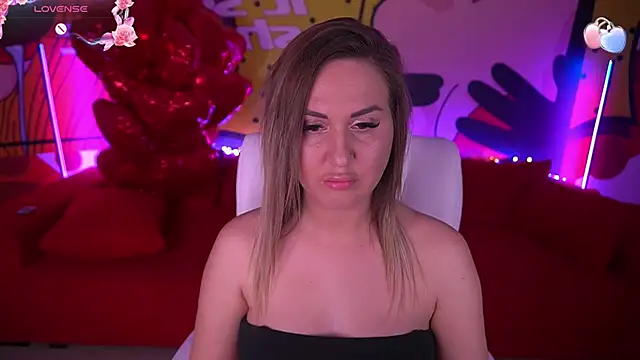 Snapshot of LovelyMollyy chatting on 03/06/25, 09:53 LovelyMollyy online show from 03/06/25, 09:53