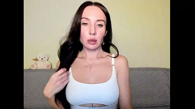 Snapshot of One_of_the_girls chatting on 02/08/25, 07:27 One of the girls online show from 02/08/25, 07:27