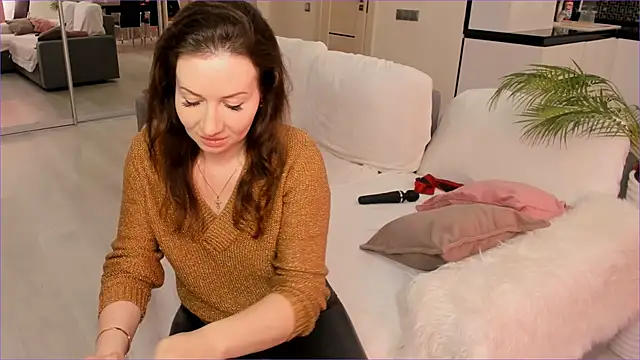  yessJulia  online show from 03/13/26, 09:49