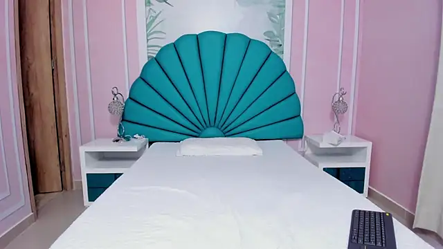 Daphne Fox  online show from 01/05/25, 02:30