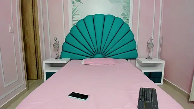 Daphne Fox  online show from 01/13/25, 11:19