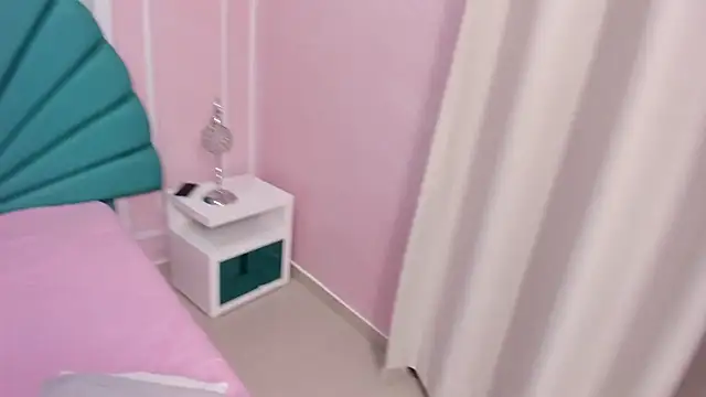 Daphne Fox  online show from 01/19/25, 06:31