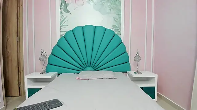 Daphne Fox  online show from 01/21/25, 02:11