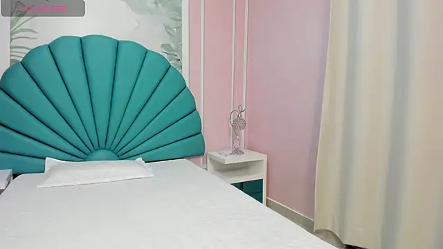 Daphne Fox  online show from 02/04/25, 09:38