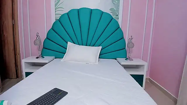 Daphne Fox  online show from 02/22/25, 06:39