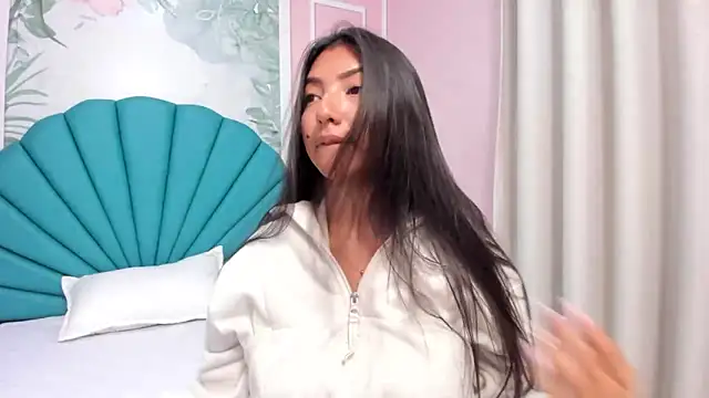 Daphne Fox  online show from 03/01/25, 02:15