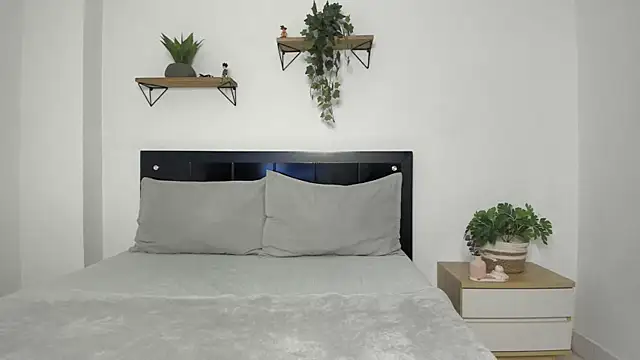 naughty 1girl online show from 03/11/25, 11:59