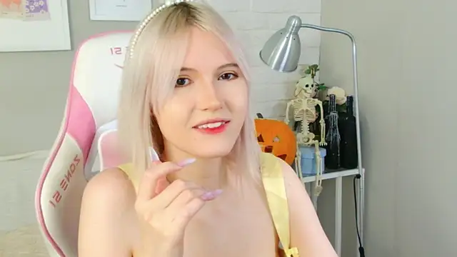 NellieLoyns online show from 10/25/25, 05:08