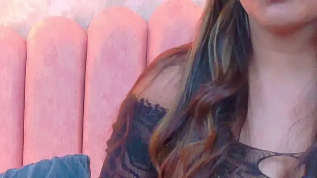 MiaLaurents online show from 11/25/25, 04:34