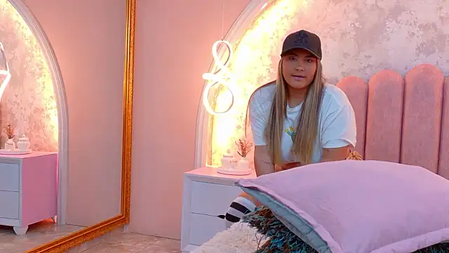 MiaLaurents online show from 03/21/26, 10:57