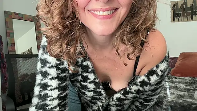 leahsparkles online show from 10/17/25, 02:41