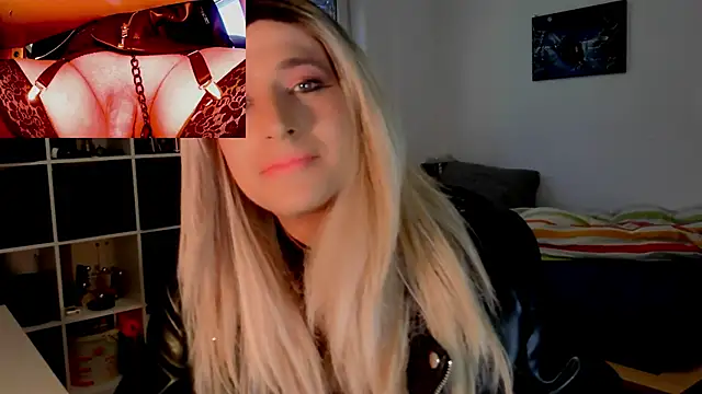 Snapshot of DYasmin69 chatting on 03/21/25, 10:28 DYasmin69 online show from 03/21/25, 10:28