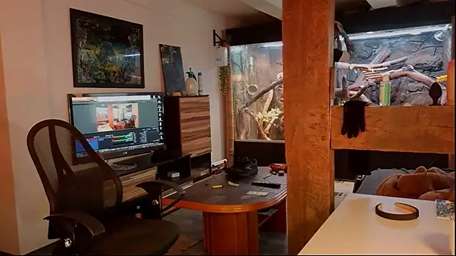 Snapshot of DYasmin69 chatting on 10/26/25, 12:00 DYasmin69 online show from 10/26/25, 12:00