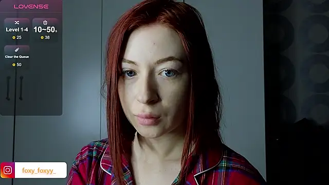 Snapshot of Cuteroxyfoxy chatting on 12/23/24, 04:44 Cuteroxyfoxy online show from 12/23/24, 04:44