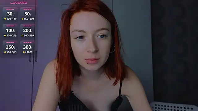 Snapshot of Cuteroxyfoxy chatting on 07/14/26, 04:45 Cuteroxyfoxy online show from 07/14/26, 04:45
