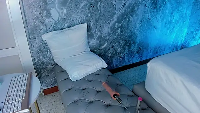 LucyLovelyy online show from 03/15/25, 09:16