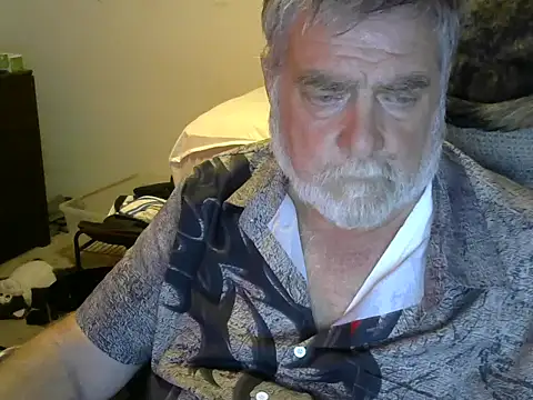 Snapshot of viejo_oso chatting on 09/19/25, 02:24 viejo oso online show from 09/19/25, 02:24