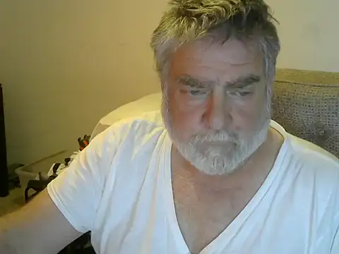 Snapshot of viejo_oso chatting on 09/21/25, 03:35 viejo oso online show from 09/21/25, 03:35