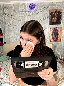 Snapshot of Sabrina_shells chatting on 11/16/25, 01:17 Sabrina shells online show from 11/16/25, 01:17