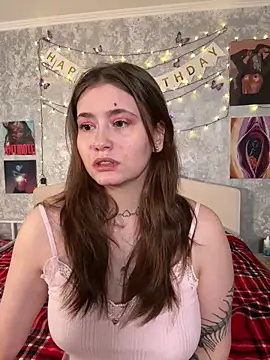 Snapshot of Sabrina_shells chatting on 12/17/25, 11:16 Sabrina shells online show from 12/17/25, 11:16