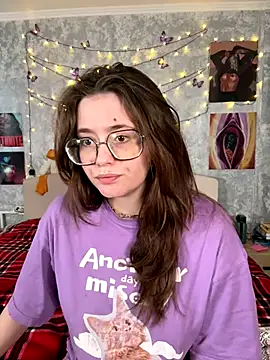 Snapshot of Sabrina_shells chatting on 12/18/25, 10:43 Sabrina shells online show from 12/18/25, 10:43