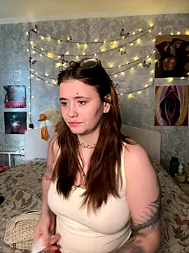 Snapshot of Sabrina_shells chatting on 12/21/25, 09:27 Sabrina shells online show from 12/21/25, 09:27