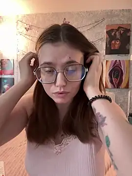 Snapshot of Sabrina_shells chatting on 02/14/26, 08:00 Sabrina shells online show from 02/14/26, 08:00