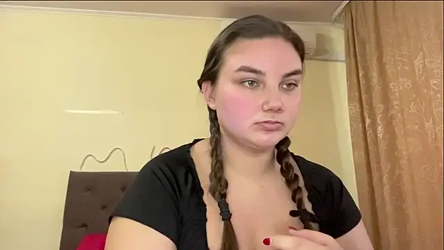 Snapshot of Dreamyblushfairy chatting on 10/13/25, 02:39 Dreamyblushfairy online show from 10/13/25, 02:39