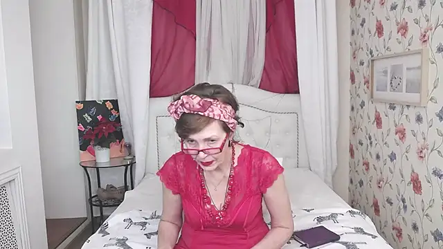 SilviaHart online show from 09/30/25, 12:43