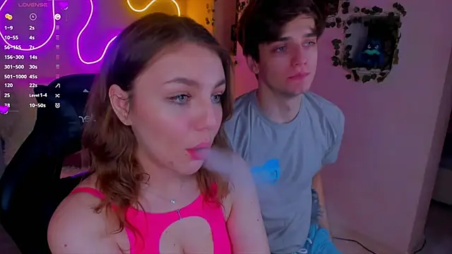 RobertAndLinela online show from 12/25/24, 05:37