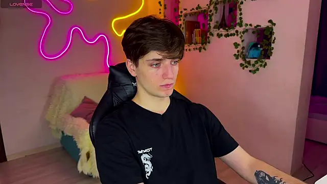 RobertAndLinela online show from 02/14/25, 07:12