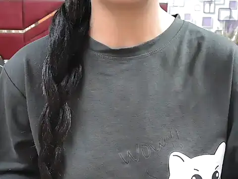 Snapshot of Somiya87 chatting on 10/25/25, 04:53 Somiya87 online show from 10/25/25, 04:53