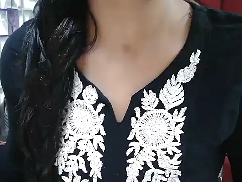 Snapshot of Somiya87 chatting on 12/15/25, 08:13 Somiya87 online show from 12/15/25, 08:13