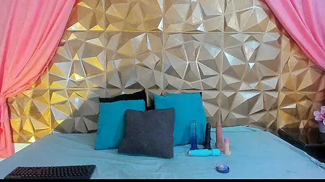 Snapshot of Lana_Parker_01 chatting on 12/29/24, 08:04 Lana Parker 01 online show from 12/29/24, 08:04